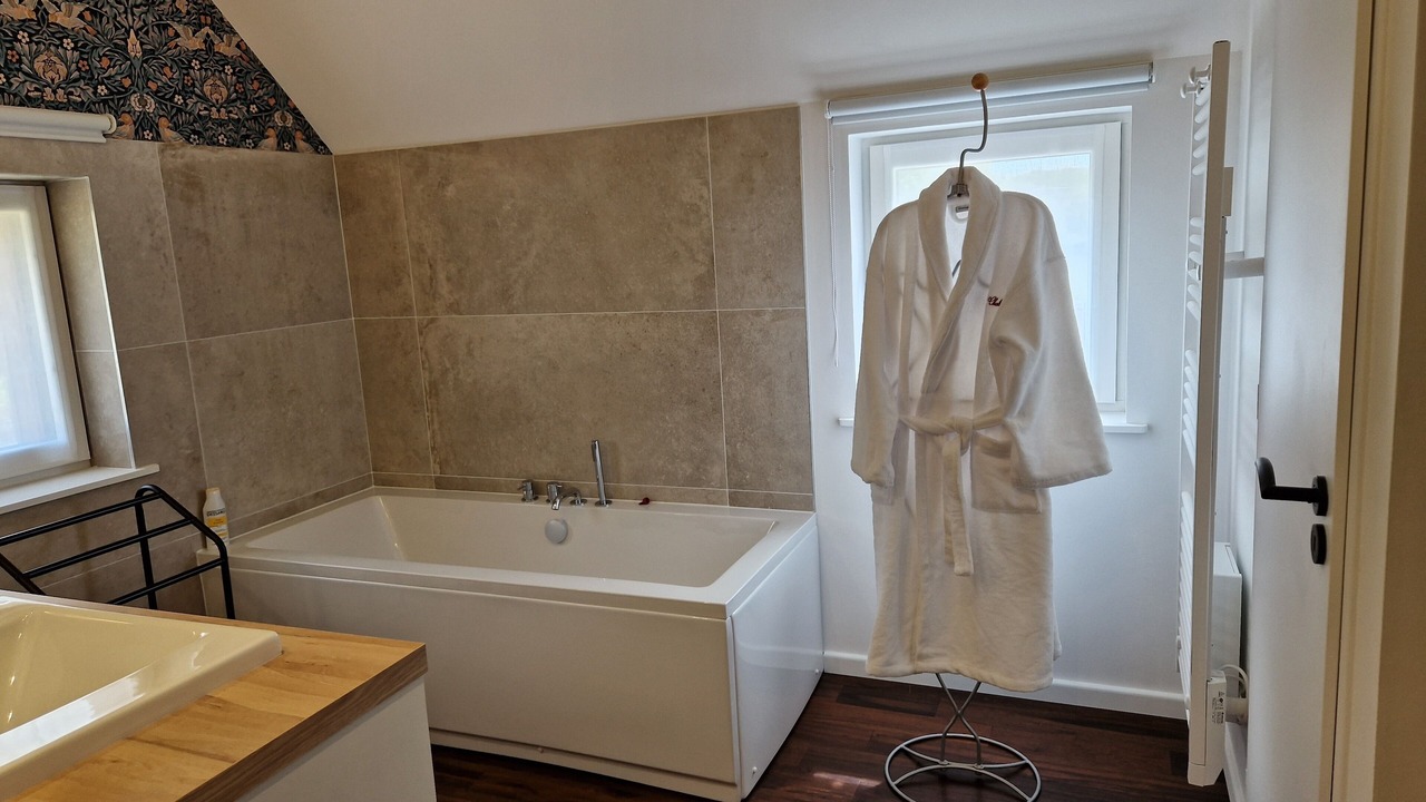 Photo of Bathroom in Tramecourt