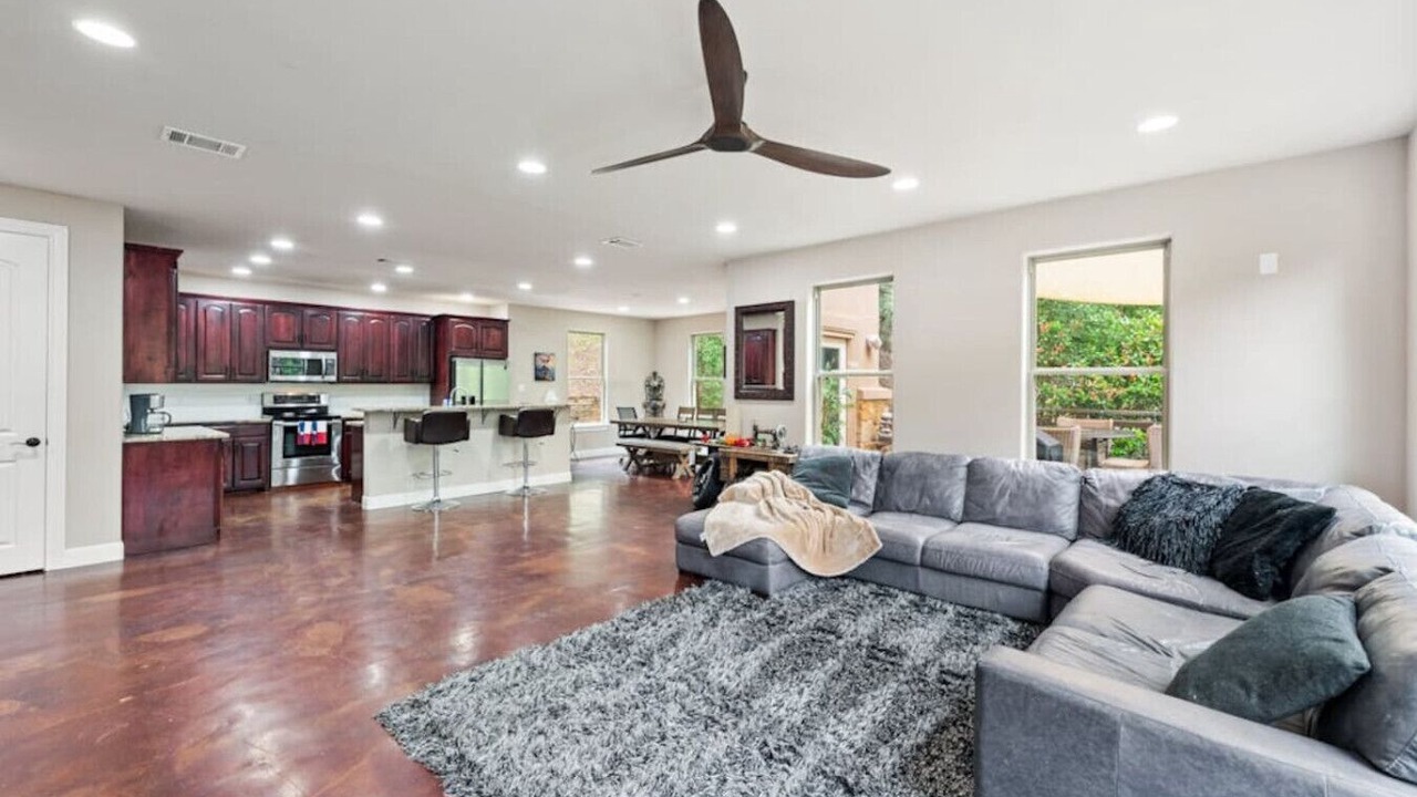 Photo of Livingroom in Apache Shores