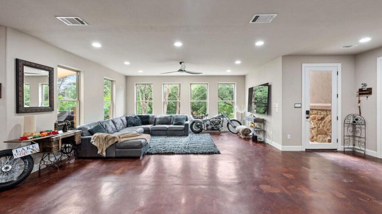 Photo of Livingroom in Apache Shores