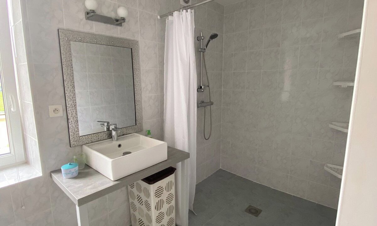 Photo of Bathroom in Banville