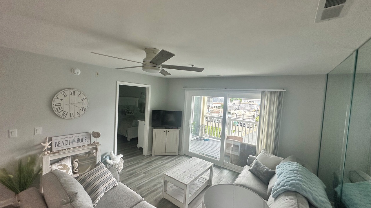 Photo of Livingroom in Heron Harbour Isle