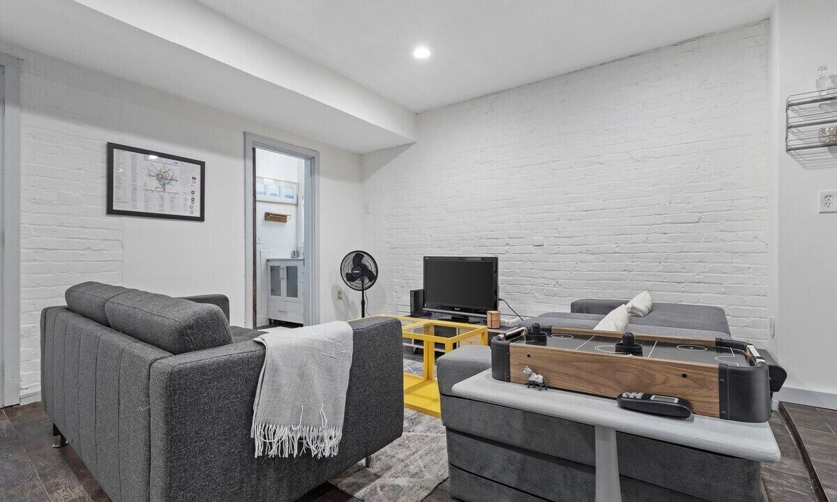 Photo of Livingroom in Lanier Heights