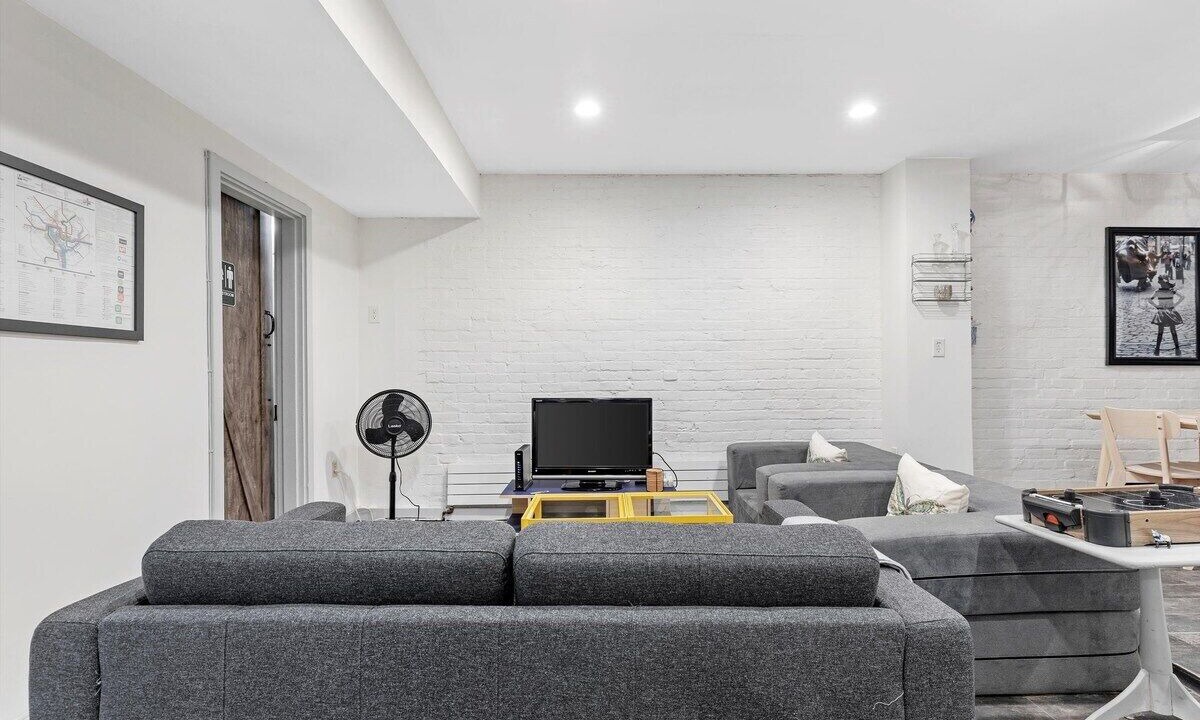 Photo of Livingroom in Lanier Heights