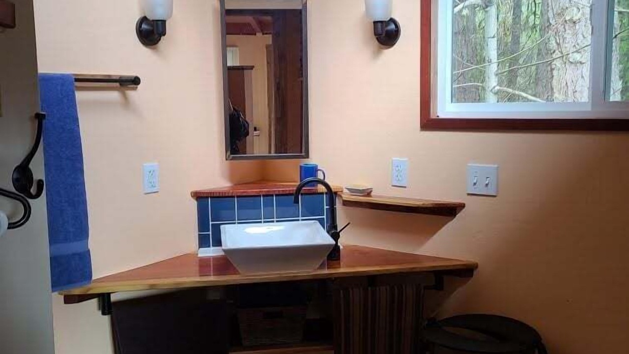 Photo of Bathroom in Alvadore