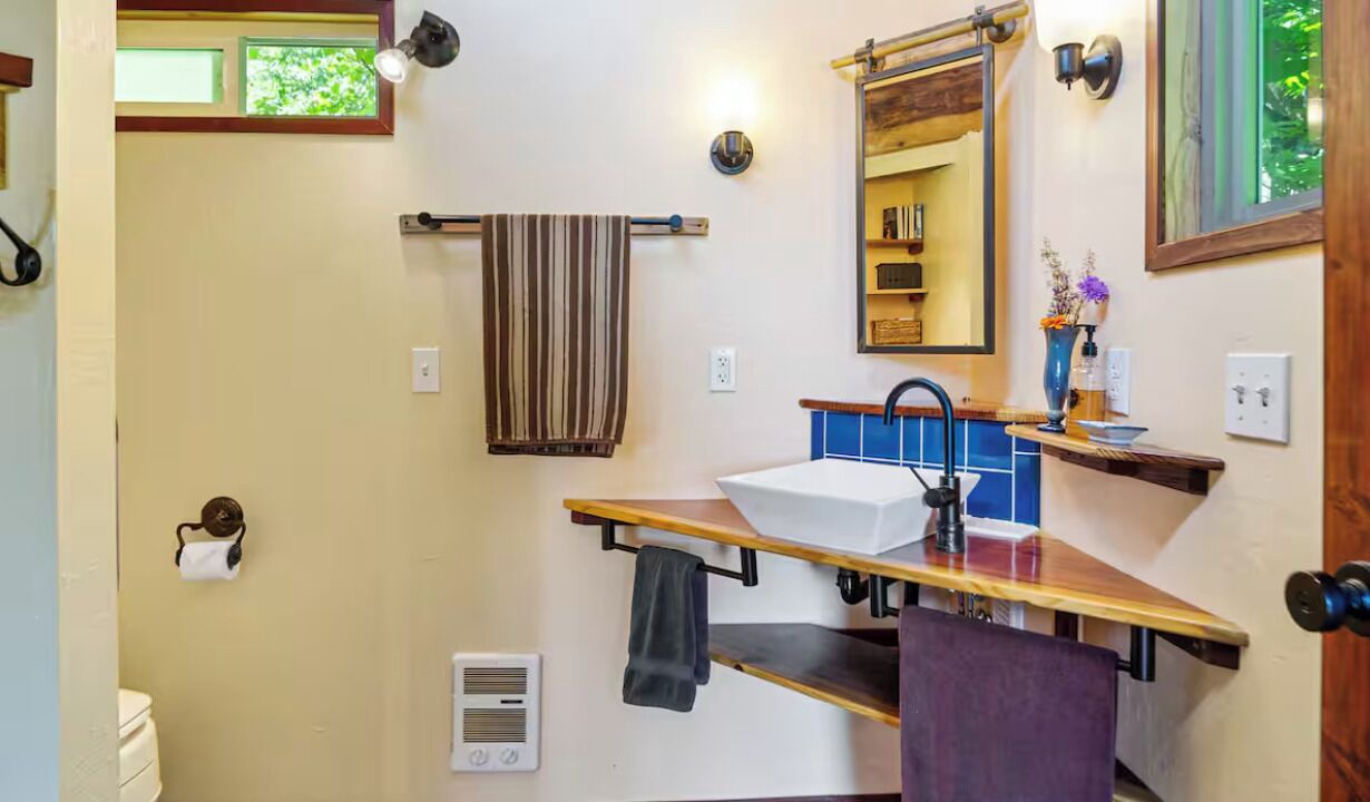 Photo of Bathroom in Alvadore