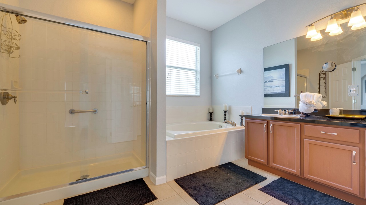 Photo of Bathroom in Trafalgar Village