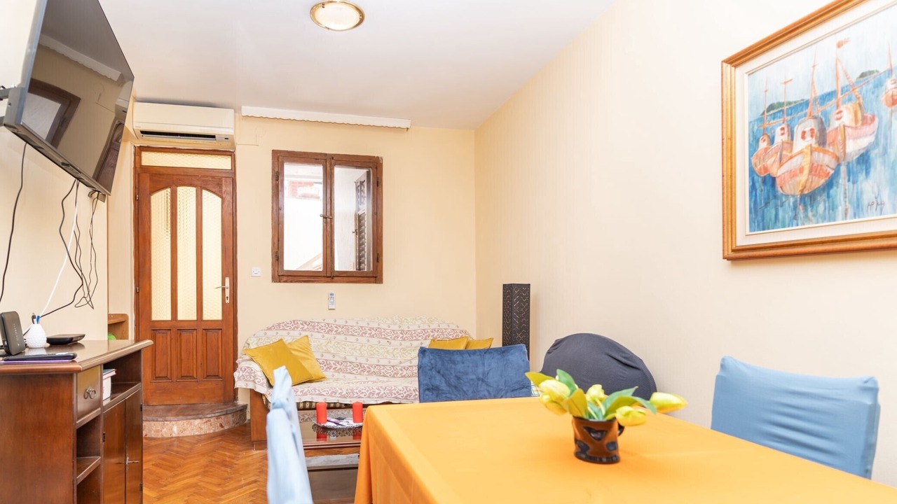 Photo of Livingroom in Pile