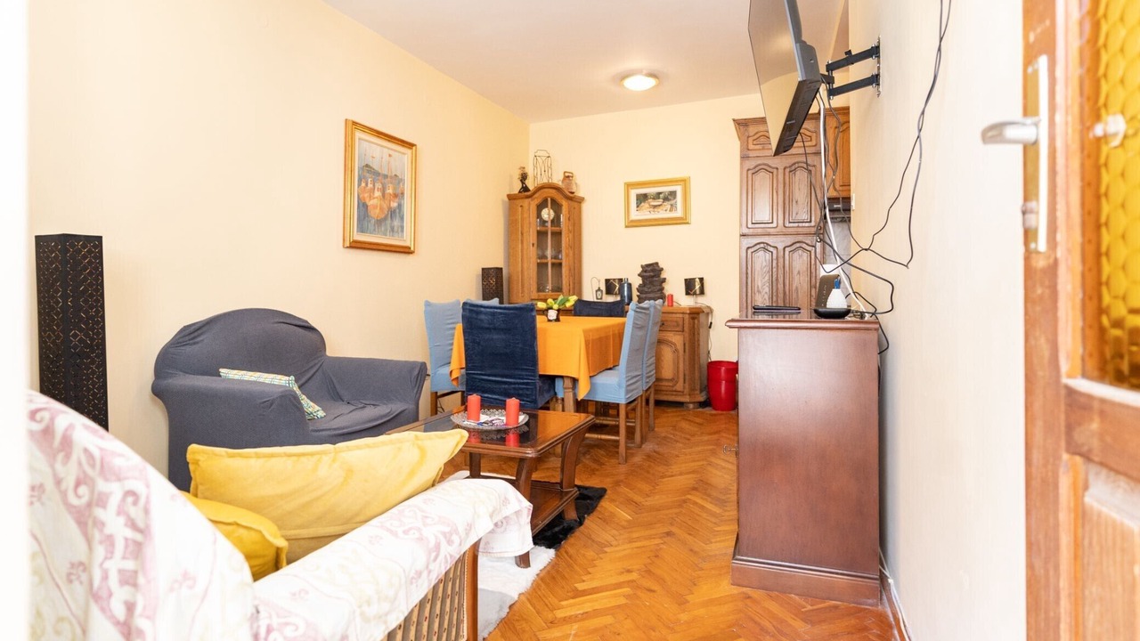 Photo of Livingroom in Pile