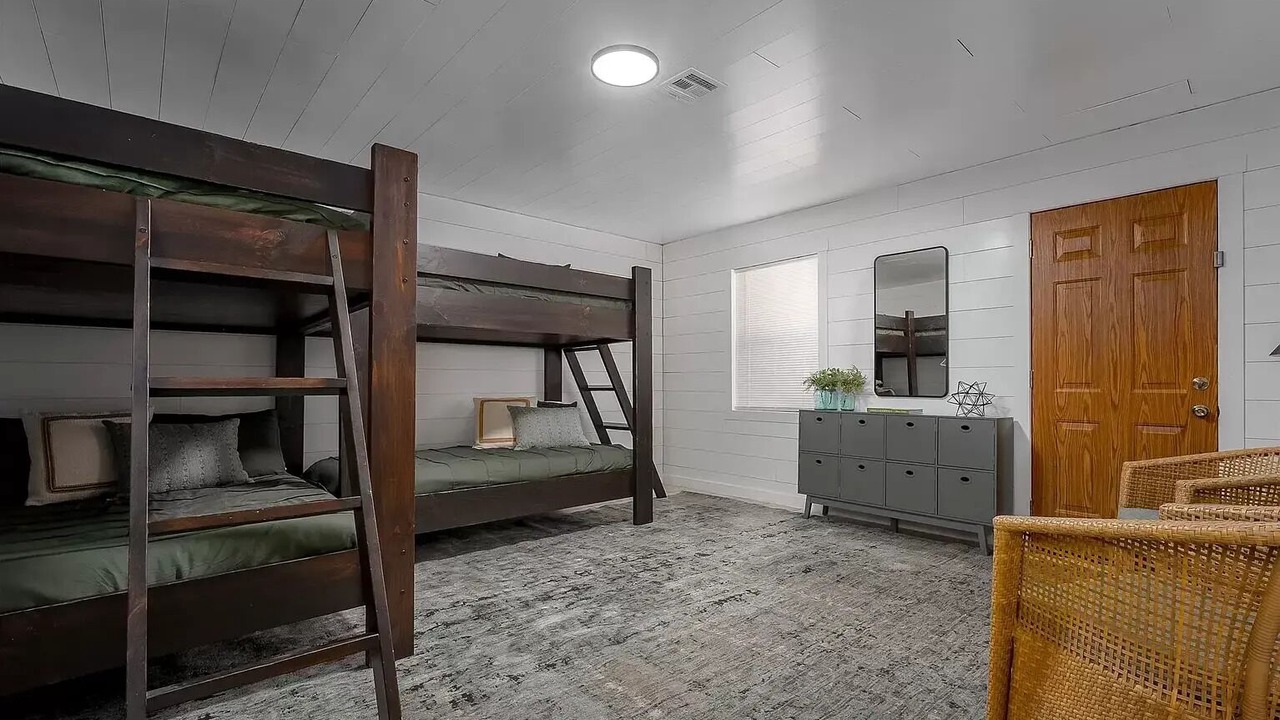 Photo of Bedroom in Sulphur