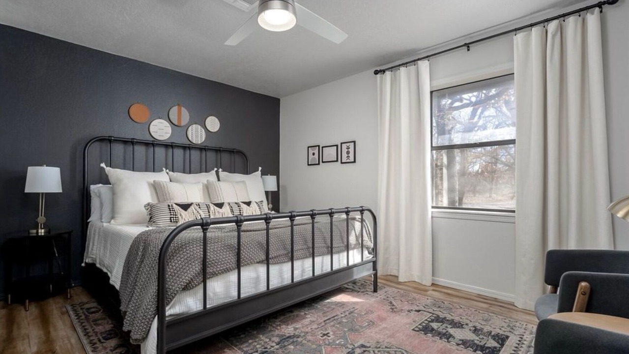 Photo of Bedroom in Sulphur