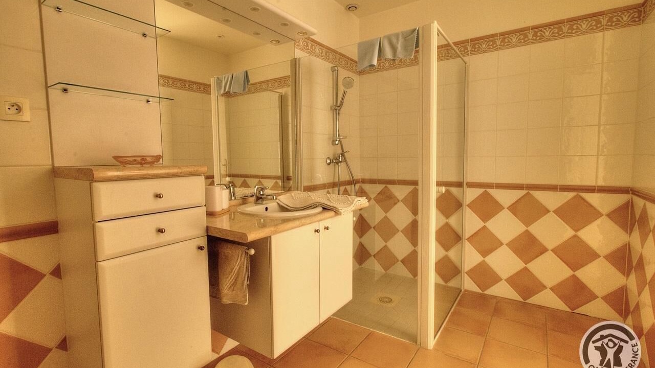 Photo of Bathroom in Cercie