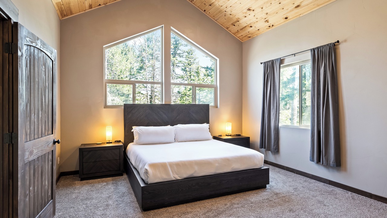 Photo of Bedroom in Summit Park