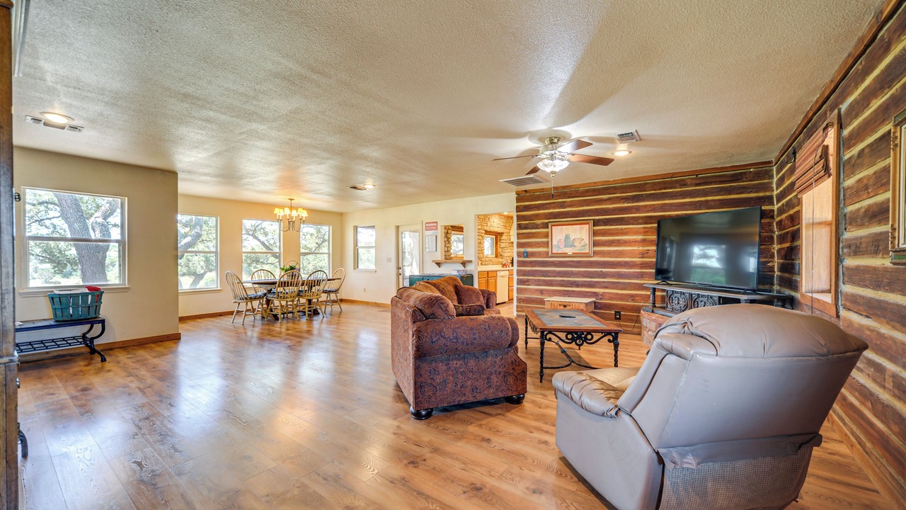 Photo of Livingroom in Brady