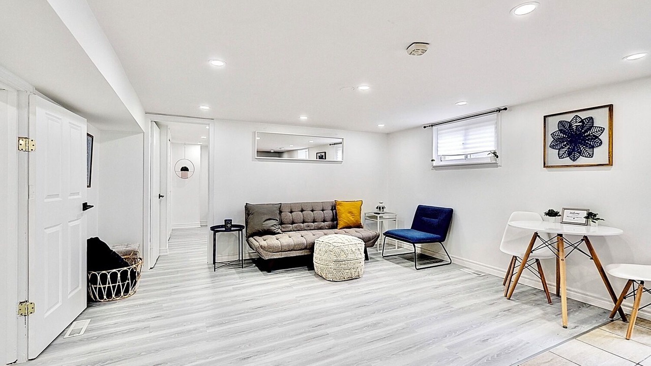 Photo of Livingroom in Brampton West