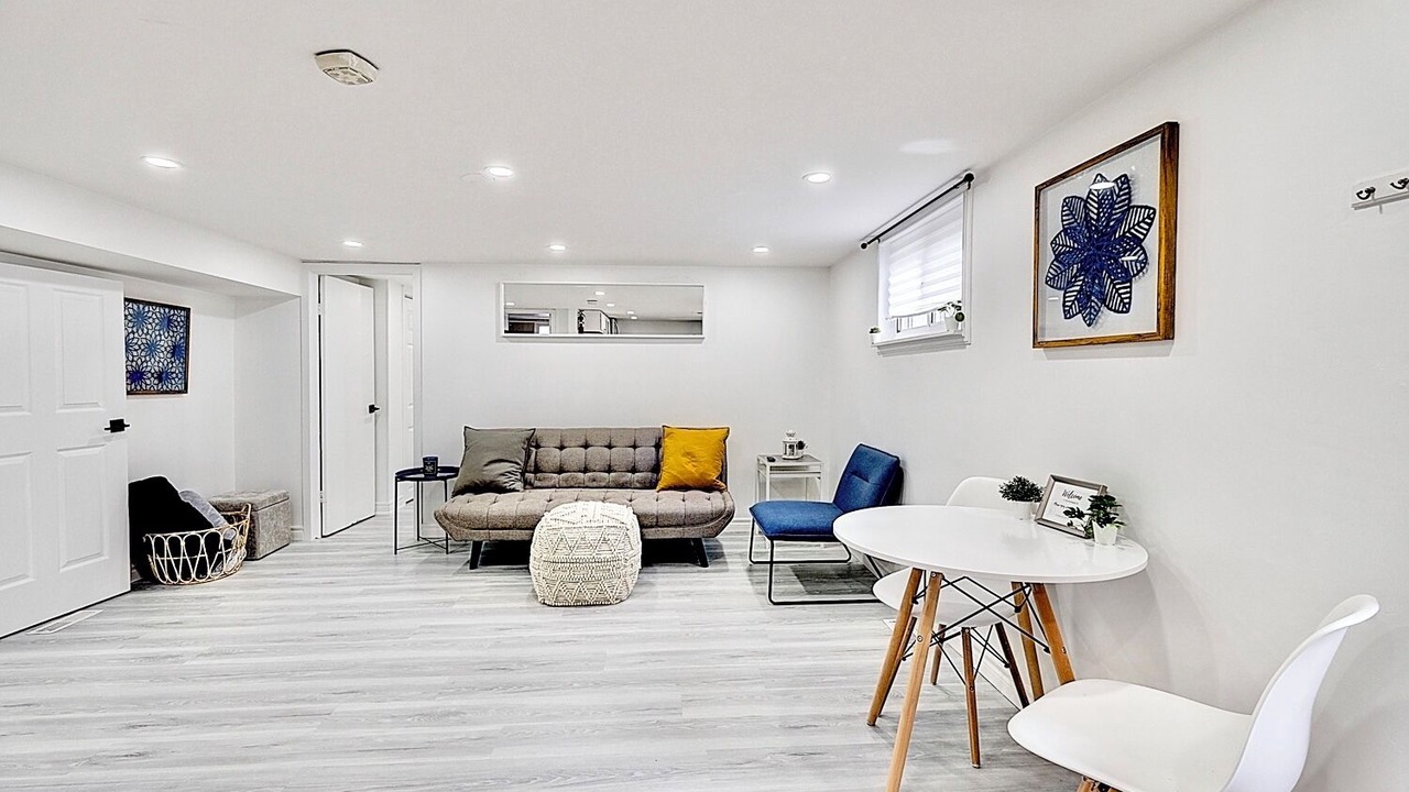 Photo of Livingroom in Brampton West