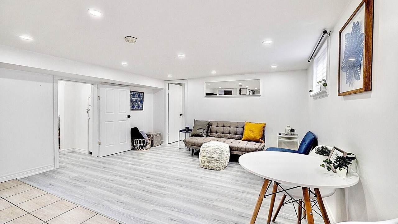 Photo of Livingroom in Brampton West
