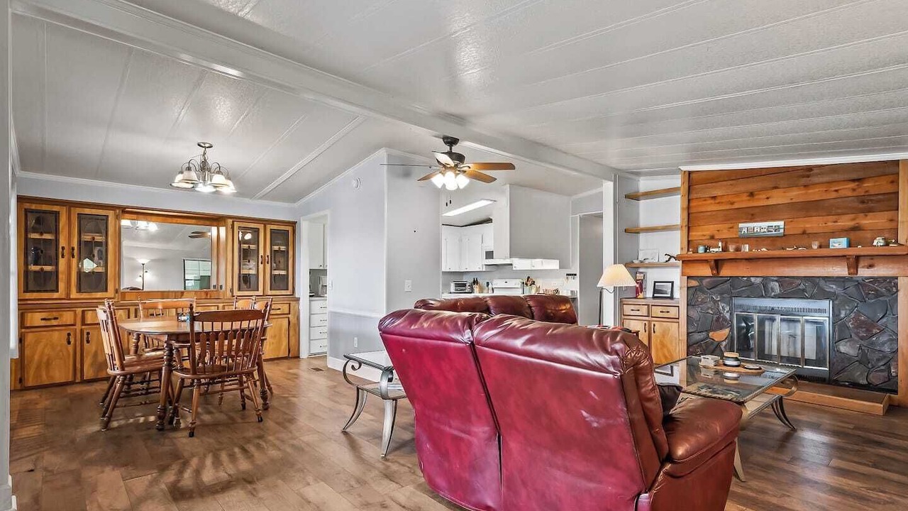 Photo of Livingroom in Crawfordville