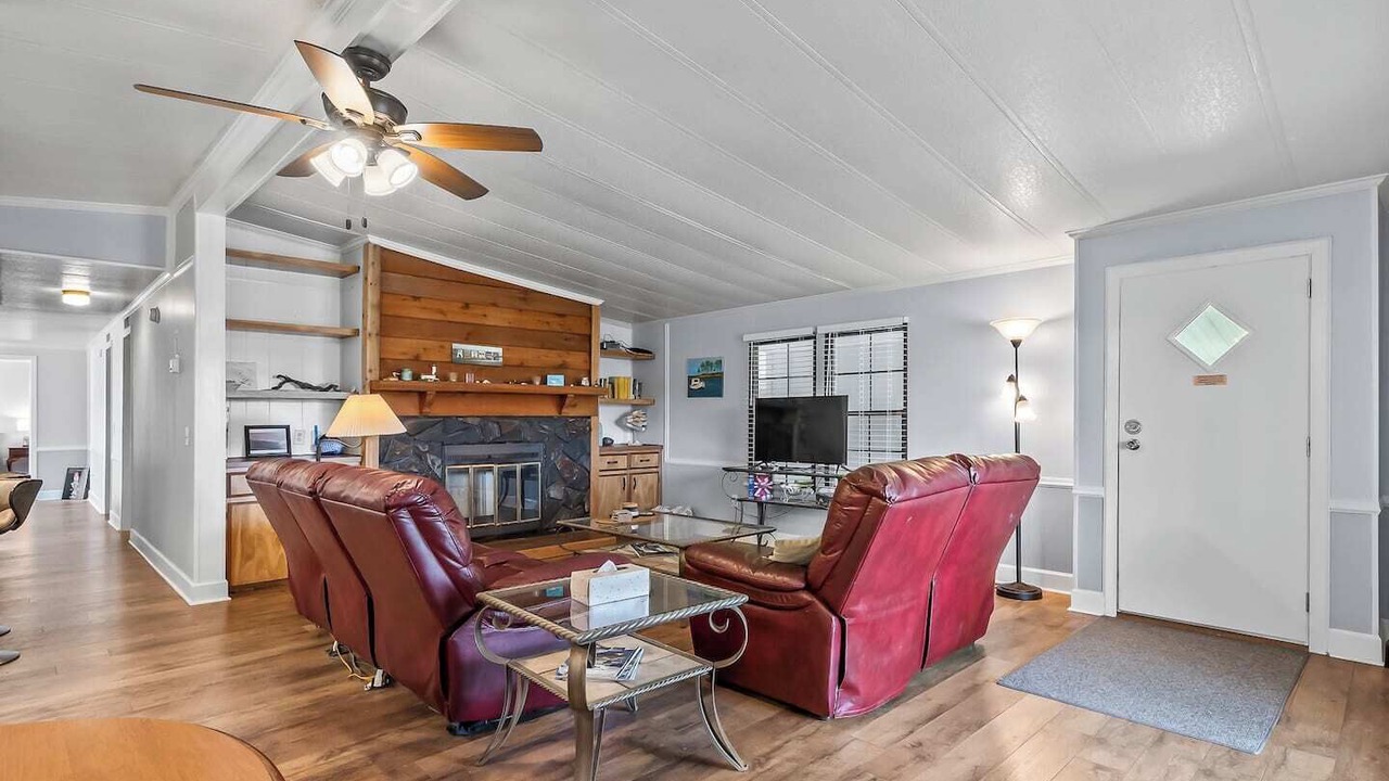 Photo of Livingroom in Crawfordville