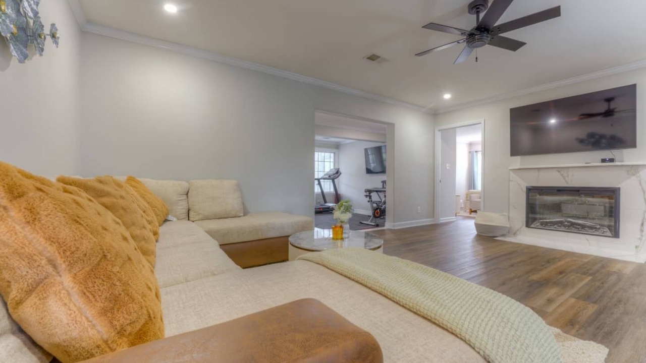 Photo of Livingroom in East Memphis