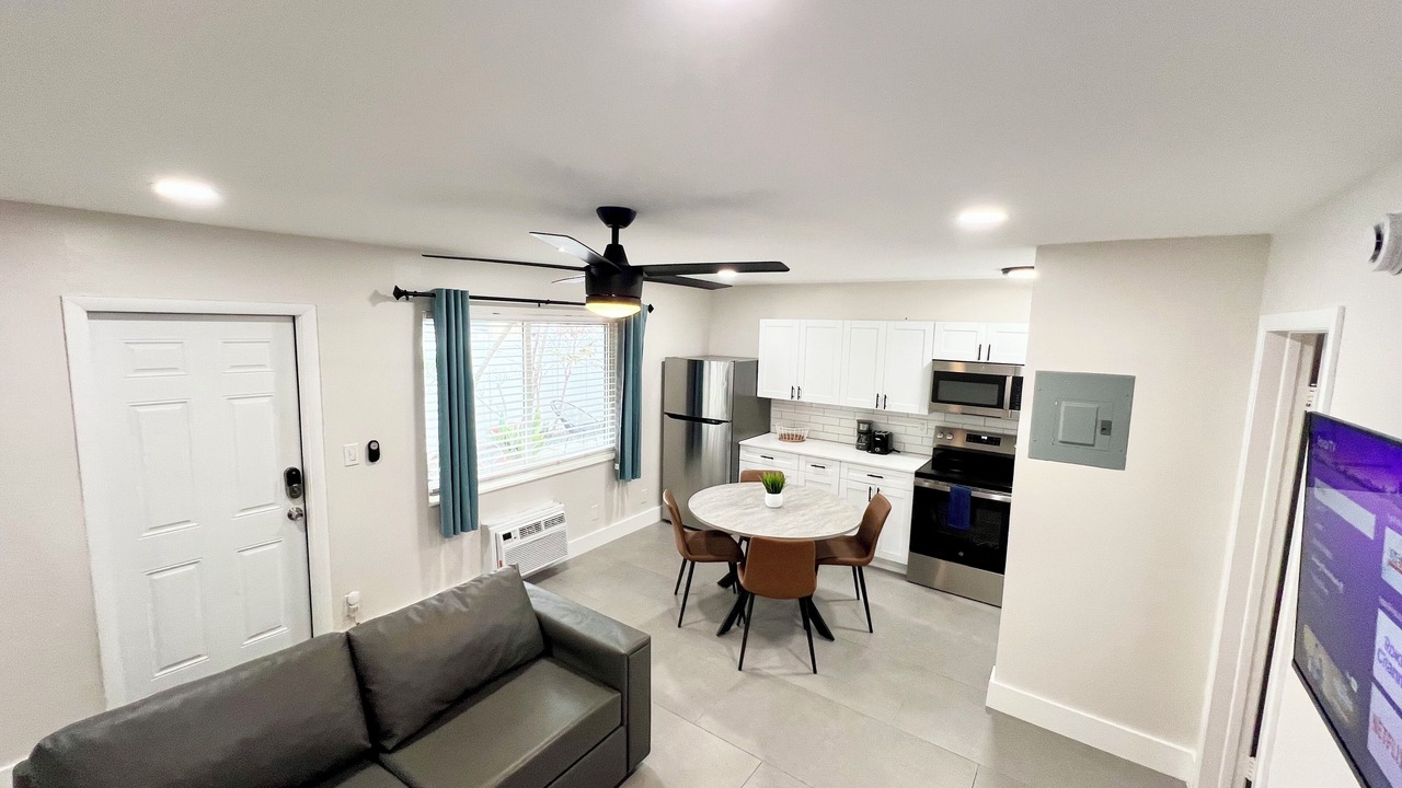 Photo of Livingroom in Lake Ridge