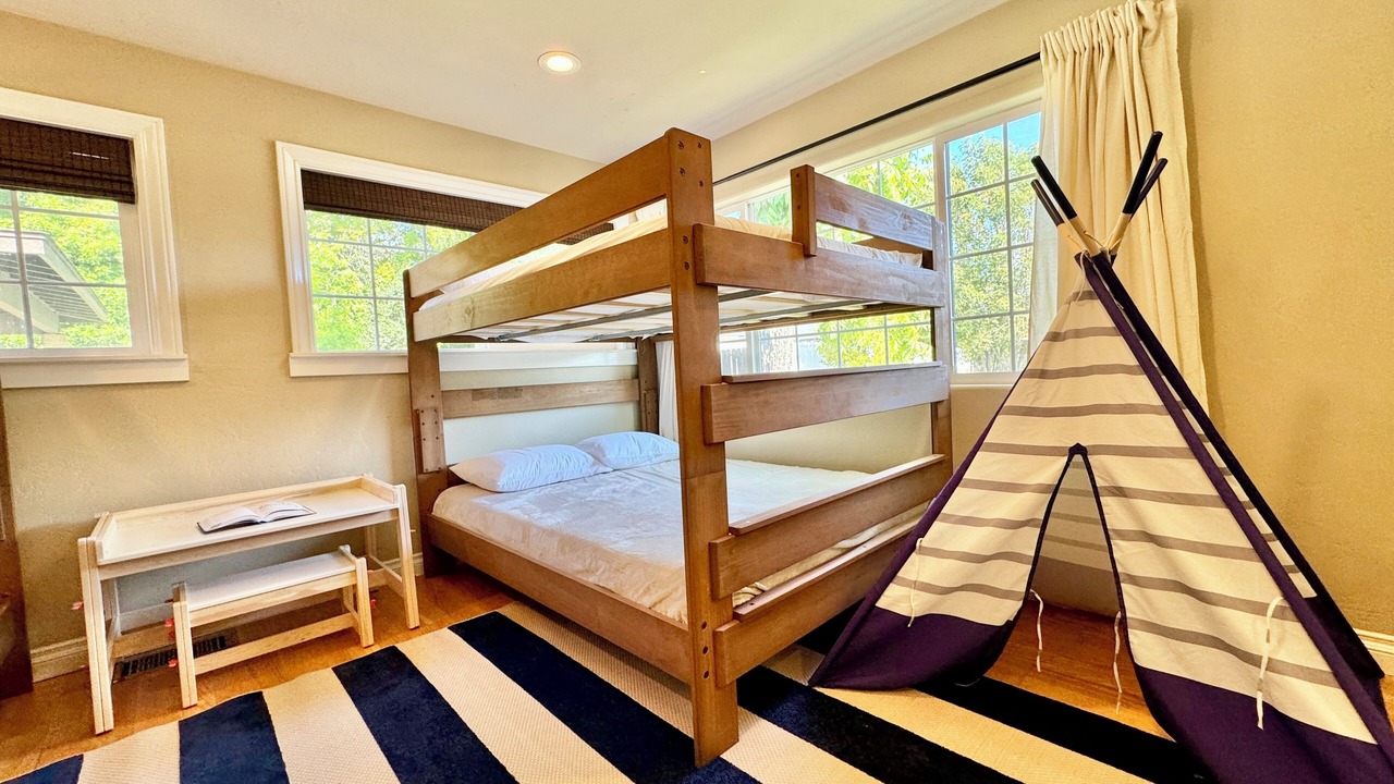Photo of Bedroom in Mount Helix