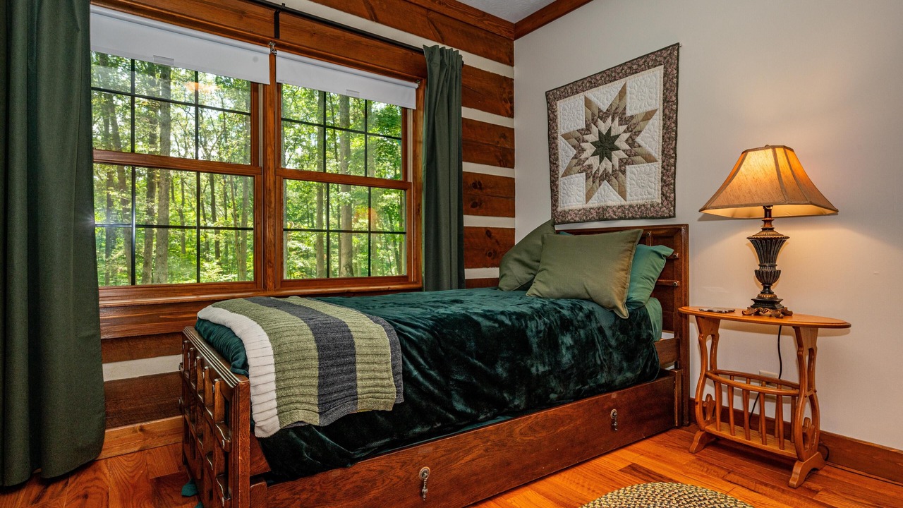 Photo of Bedroom in Helmsburg