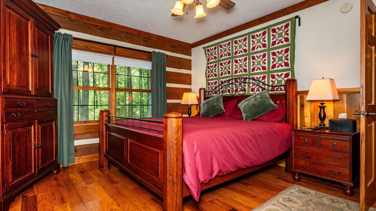 Photo of Bedroom in Helmsburg