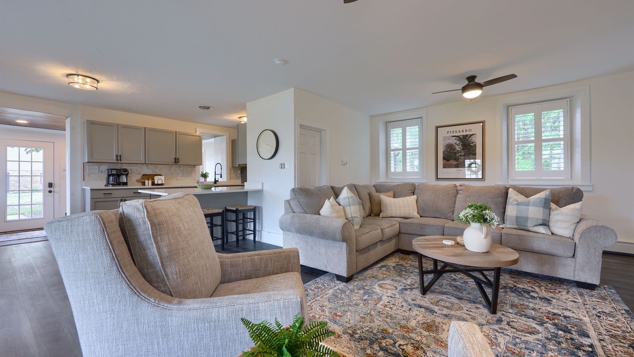 Photo of Livingroom in Uniontown