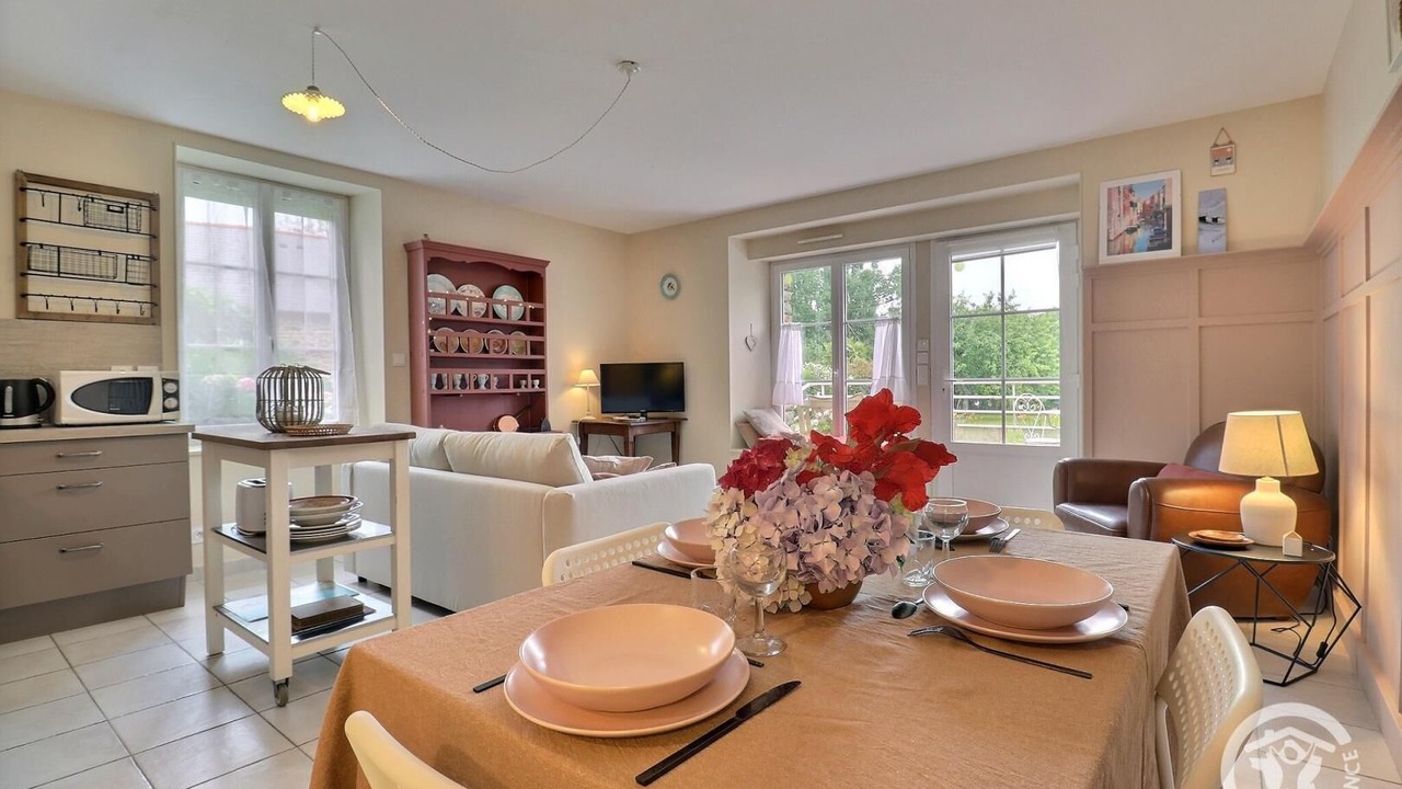 Photo of Others in Feins