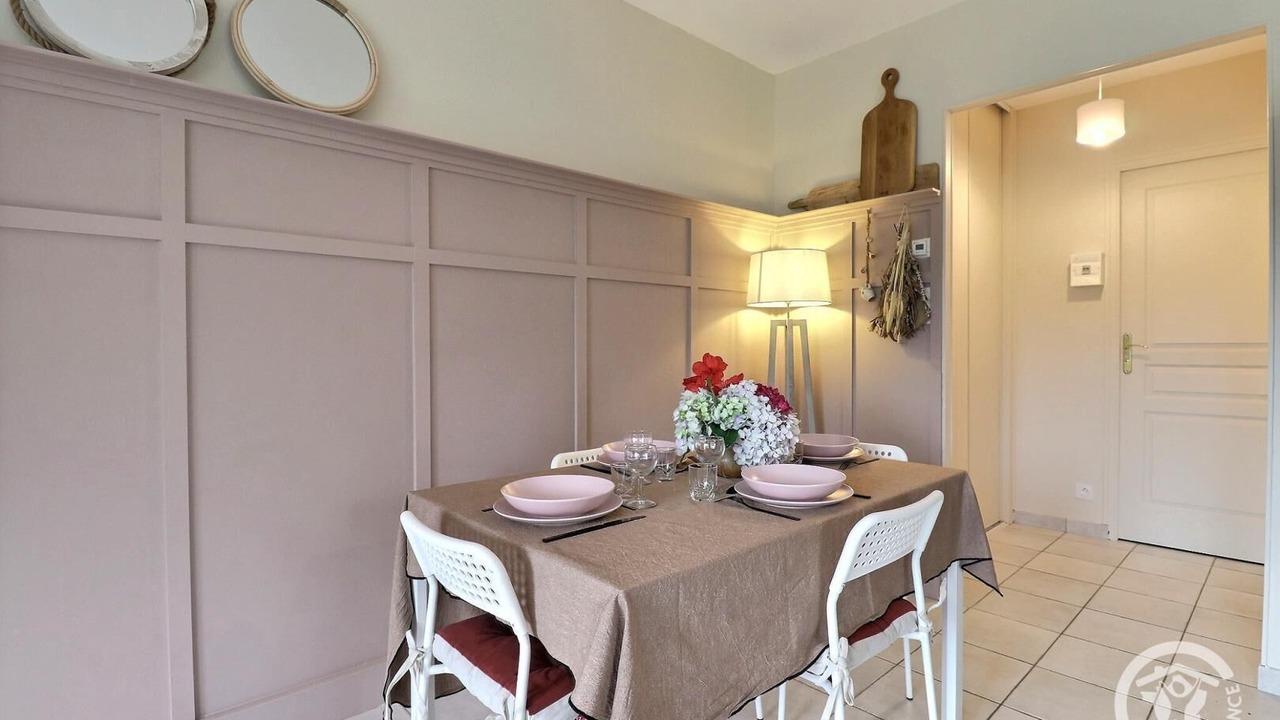 Photo of Others in Feins