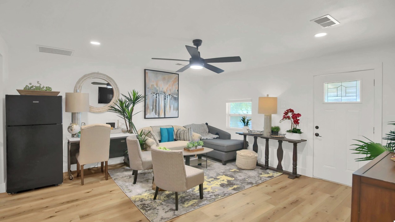 Photo of Livingroom in Dawson