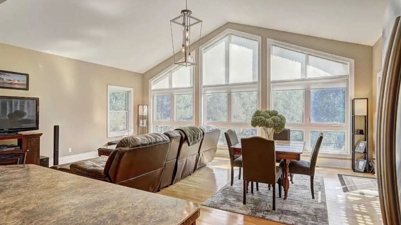 Photo of Livingroom in Colborne