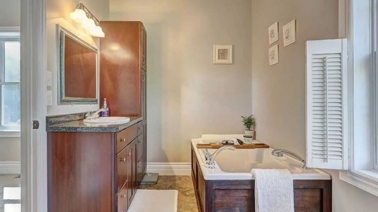 Photo of Bathroom in Colborne