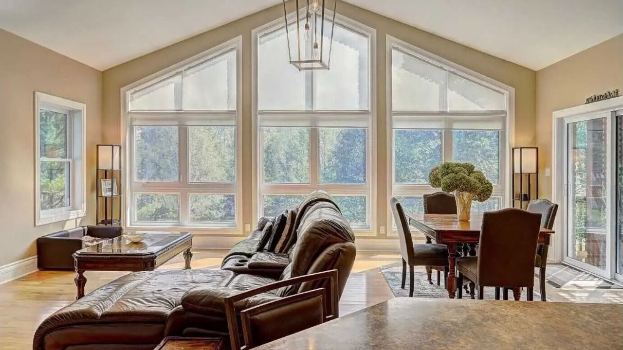 Photo of Livingroom in Colborne