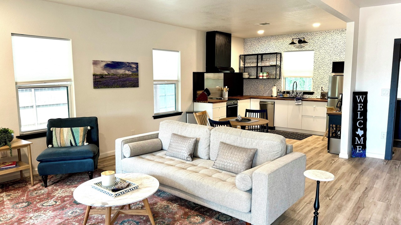 Photo of Livingroom in East Riverside