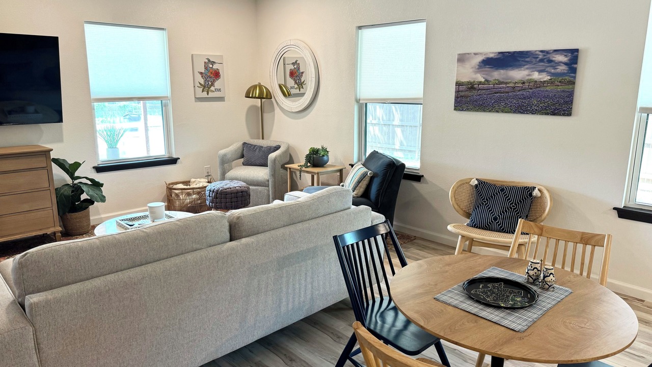 Photo of Livingroom in East Riverside