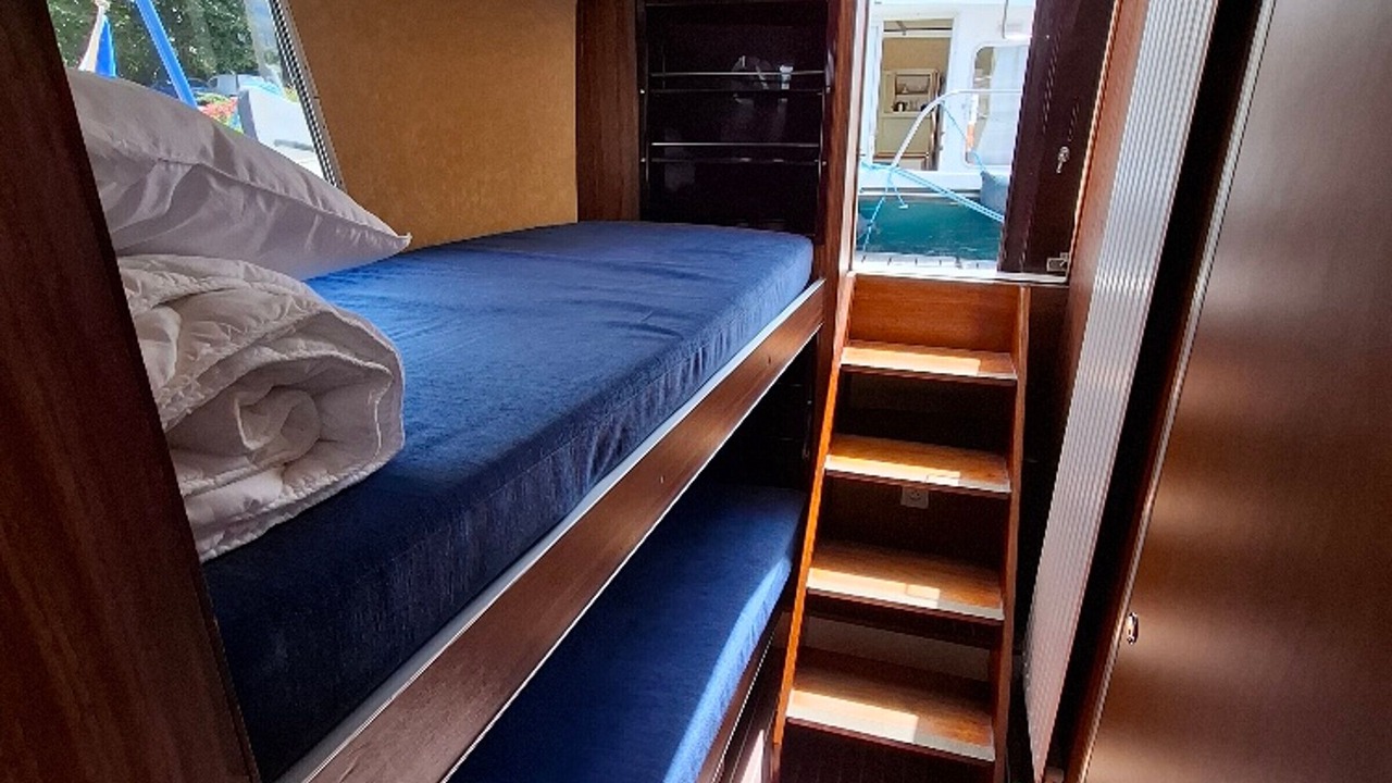 Photo of Bedroom in Chenille-Change
