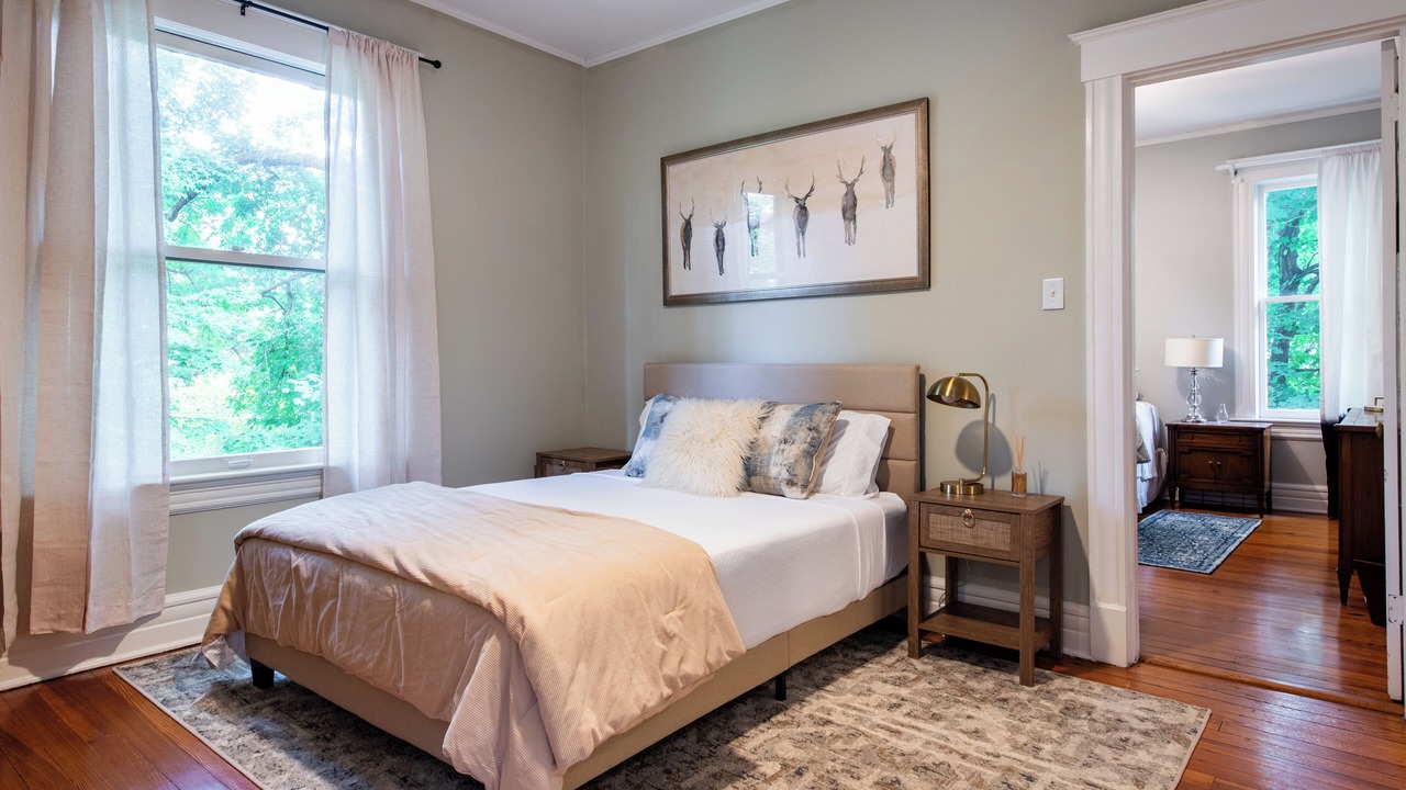 Photo of Bedroom in Cherokee Triangle