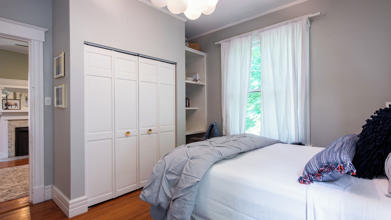 Photo of Bedroom in Cherokee Triangle