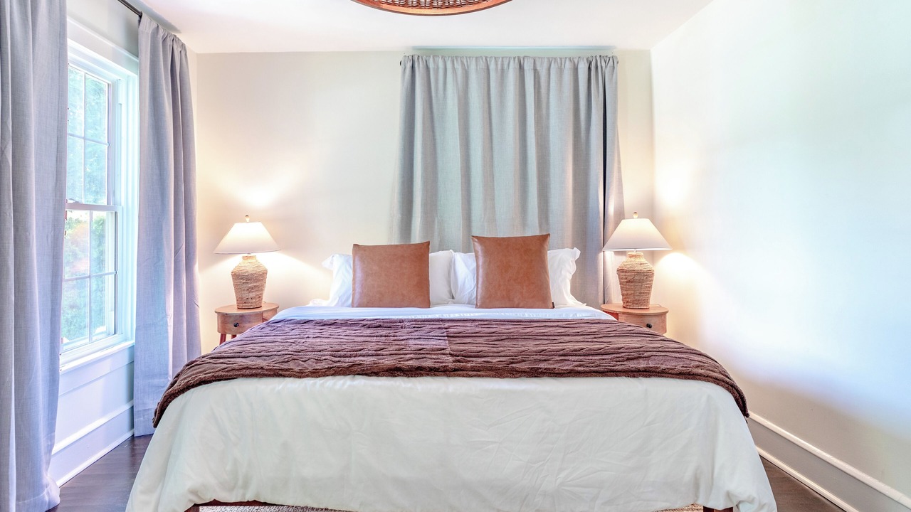 Photo of Bedroom in Austin Ave.
