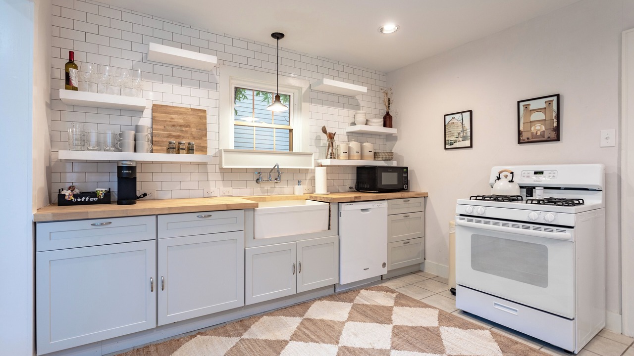 Photo of Kitchen in Austin Ave.