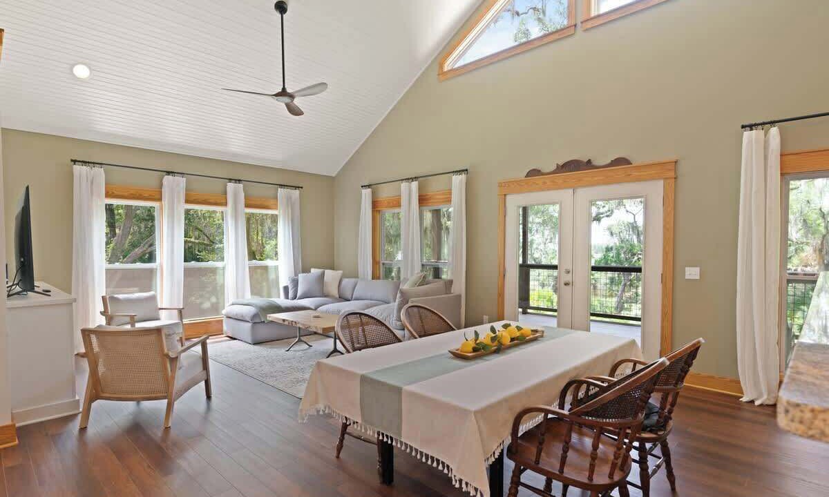 Photo of Livingroom in Waverly