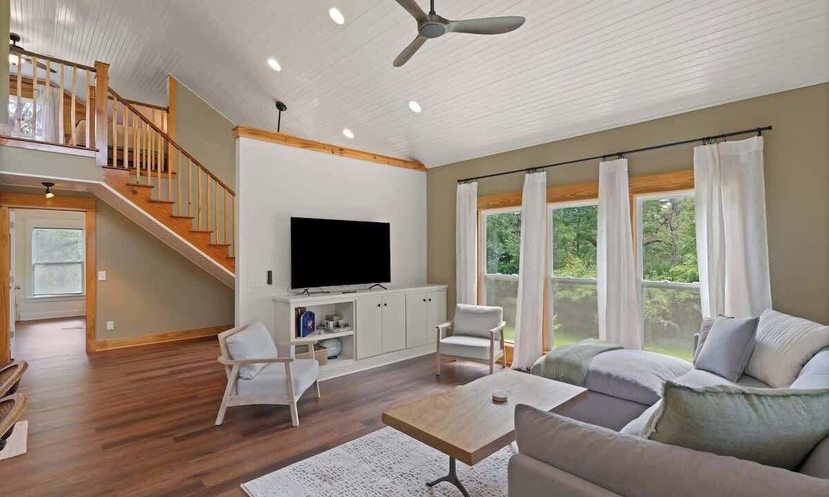 Photo of Livingroom in Waverly