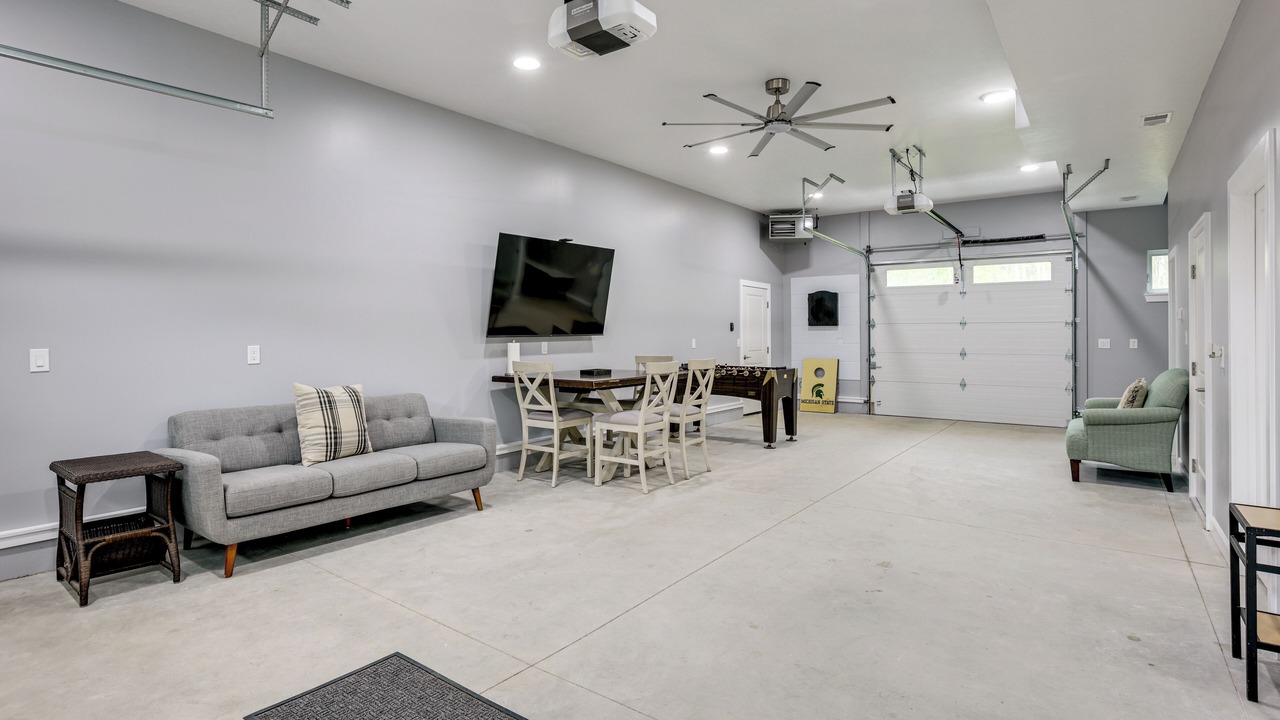 Photo of Livingroom in Higgins Lake