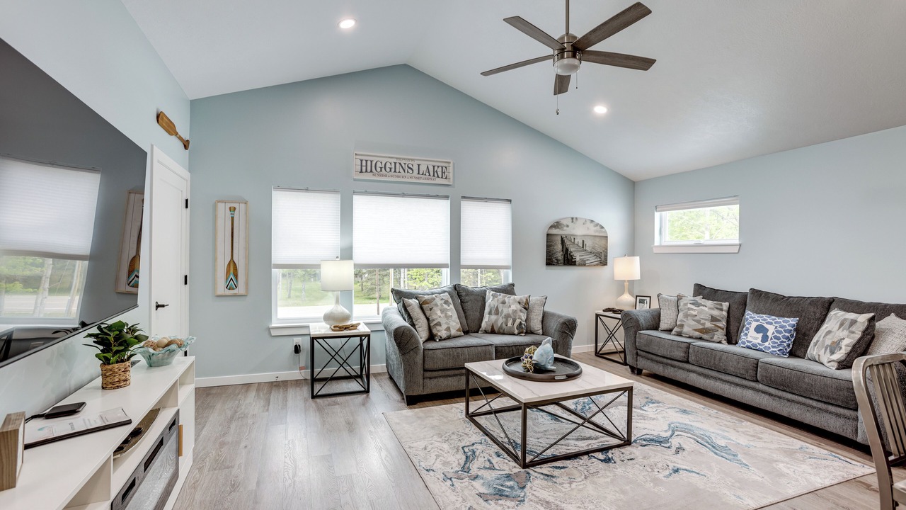 Photo of Livingroom in Higgins Lake