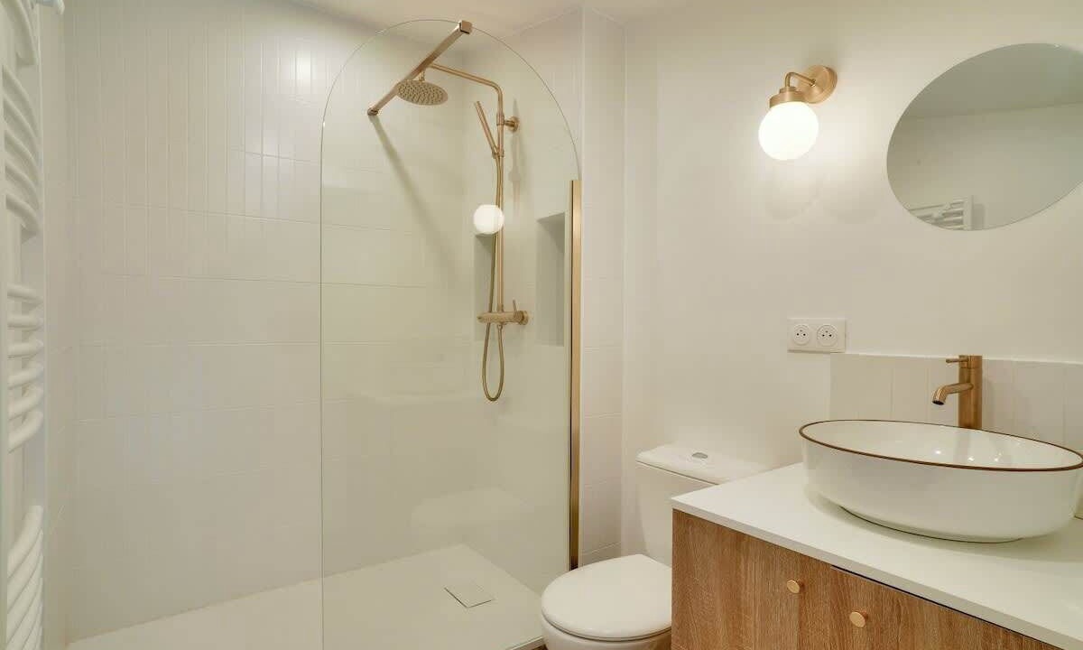 Photo of Bathroom in Quartier Saint-Ambroise