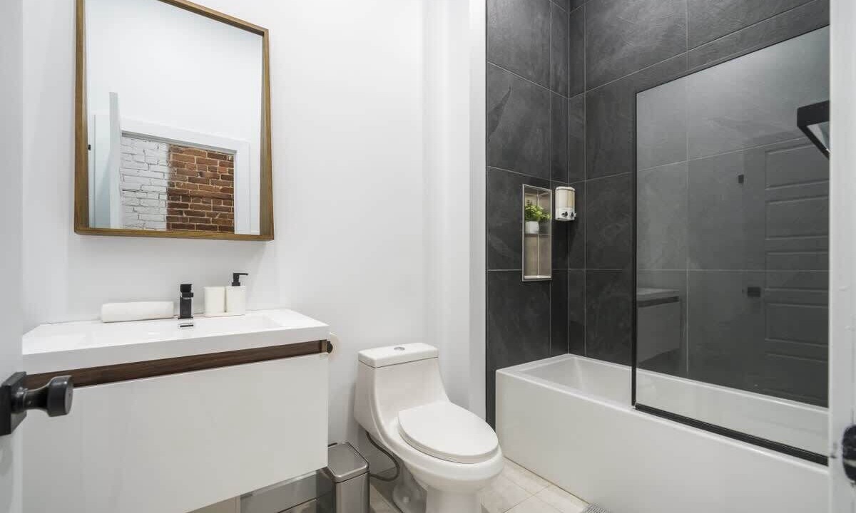 Photo of Bathroom in Plateau Mont Royal