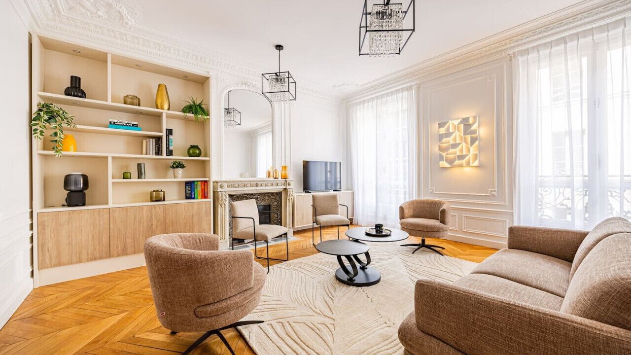 Photo of Livingroom in 8th Arrondissement