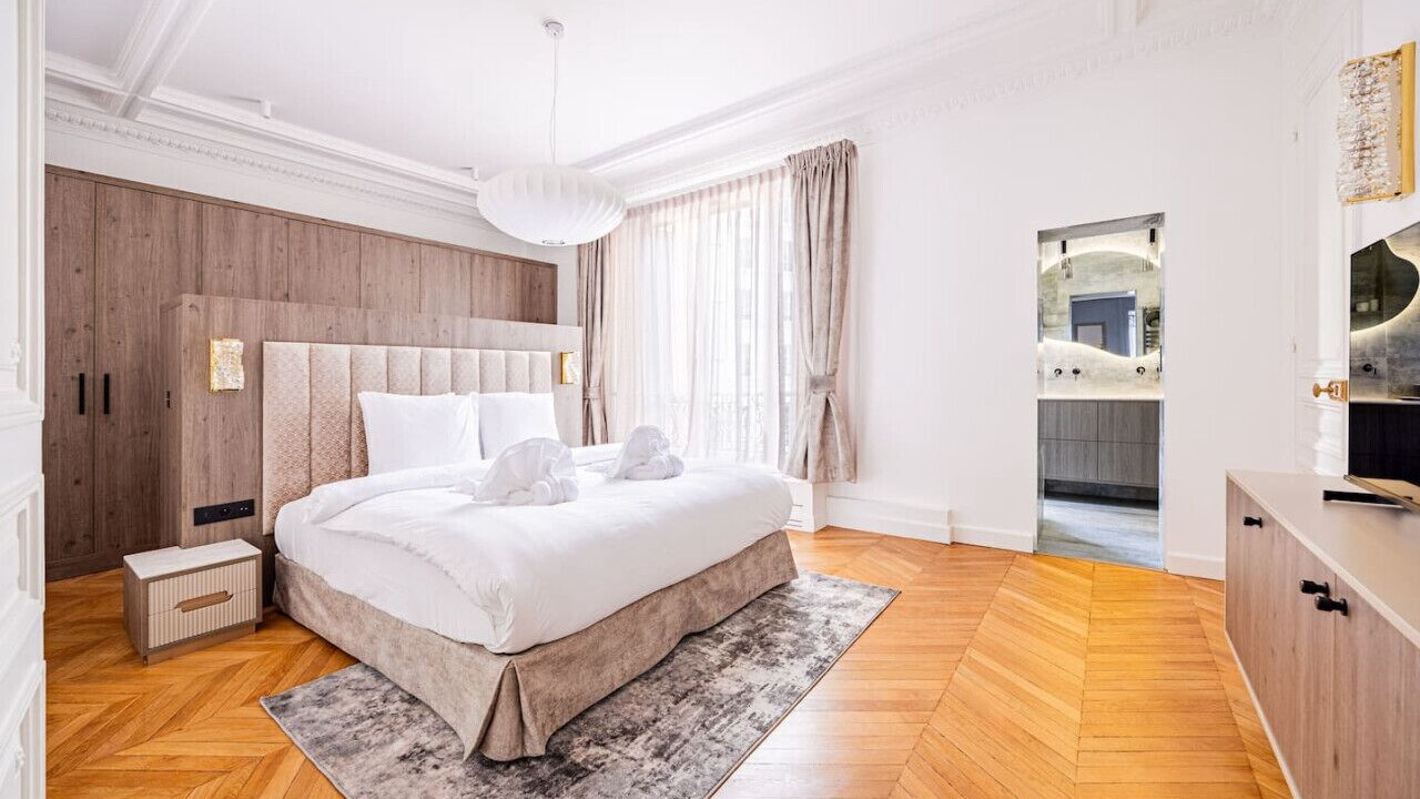 Photo of Bedroom in 8th Arrondissement