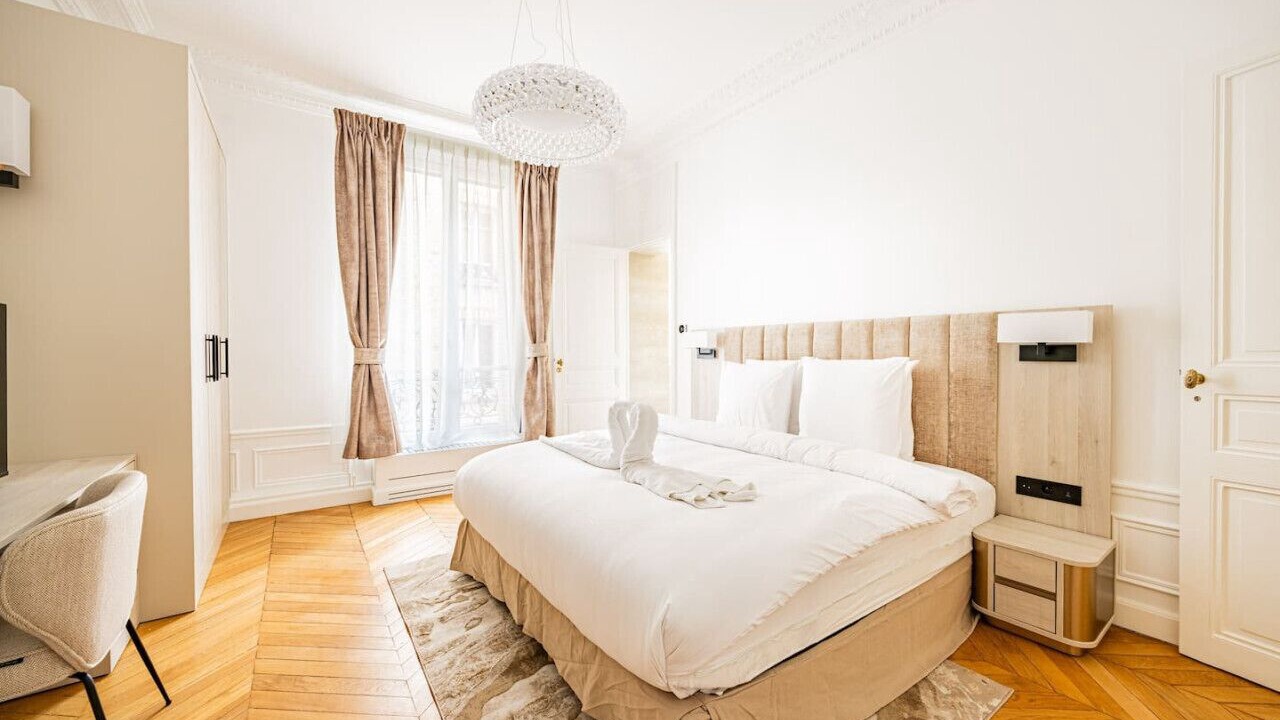 Photo of Bedroom in 8th Arrondissement